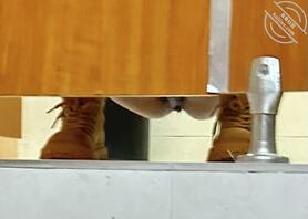 厕拍露脸眼镜小骚逼的大屁股2