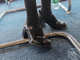 黑丝，射腿上，好骚，干酒吧夜场的18岁嫩妹嫩逼