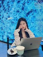 偷摸跟同事约炮，不让拍，发给她老公看0