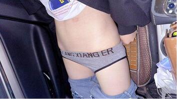 54. 停车场人来人往,让妹妹展示身材2