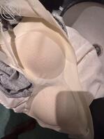 妈妈洗完澡刚换下的内裤内衣