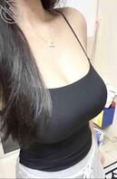 女大日常发骚，穿这个吊带感觉容易走光啊0