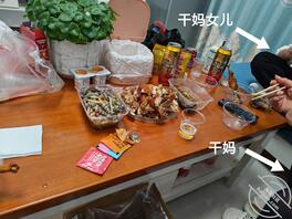 (真实原创):去找干妈玩了,并在她家里操她,她老公和女儿都在店里0