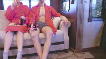 女人穷游的代价三亚遇老外！蜂腰蜜臀窗户前无套爆插