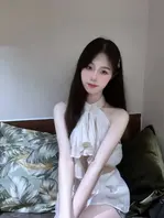 极品颜值的护士妹妹上厕所尿尿被偷拍泄密到网上，颜值和身材确实不赖 颜值护士美女尿尿被偷拍大神拍逼0