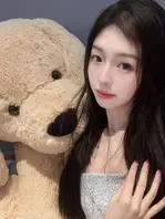 极品颜值的护士妹妹上厕所尿尿被偷拍泄密到网上，颜值和身材确实不赖 颜值护士美女尿尿被偷拍大神拍逼1