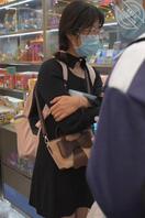 眼镜黑色连衣裙肉丝