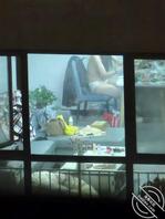 偷拍到对面楼小姐姐裸奔0