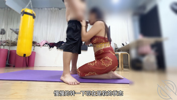 【真实乱伦】瑜伽馆事件 老A8上位摸儿子乳头忘情摇晃 怒含儿子鸡巴1