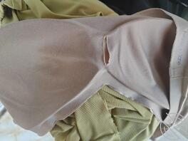 日常分享妈妈新鲜换下的内衣裤，还挂着一根毛2