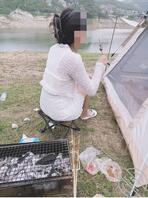 (原创)26、给老妹买了小礼物,看来她很喜欢,直接干尿了。2