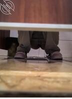 原创厕拍，年龄不超过18岁的学生妹！