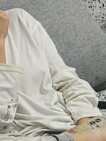 小姨子是处女，肯定不敢下药弄她，就算睡着了那种，也就是摸摸舔舔逼，舔舔脚