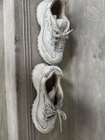 楼上臭骚货阿姨穿的白鞋1