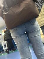 偷拍牛仔臀，发现我在拍后流水了