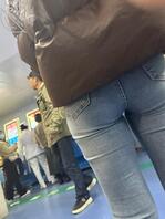 偷拍牛仔臀，发现我在拍后流水了1