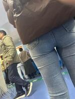 偷拍牛仔臀，发现我在拍后流水了2