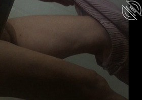 终于偷拍到奶奶洗澡了