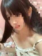 【原创内容4】睡不着,翻着表妹的自拍,趁她不在,拿起小内内撸了一发1