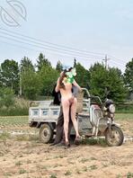 地头全裸露出 老头居然扣我1