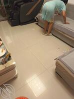 丈母娘在前面撅着屁股，好想一下过去抱住她直接干进去