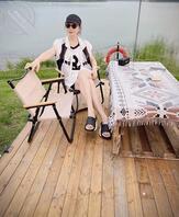 陪妈妈和朋友去野餐,然后被妈妈偷偷足交,射得妈妈满脚都是0