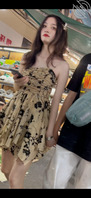 （极品美女偷拍视频）吊带裙超美美女和废物男友晚上逛街，狠狠偷拍骚B裙底2