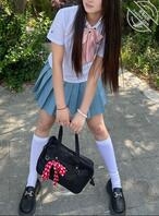 小姨子和闺蜜一起住，偷偷拿两个人的原味袜子保养一下0