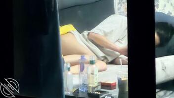 夏天到了呼市小S货又发情了不拉窗帘打游戏自摸