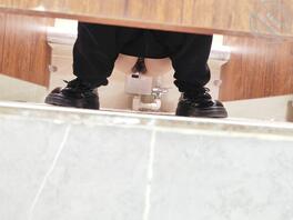 原创厕拍 烟酒店的老板娘2