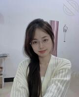 偷拍过年回家的&mdash;&mdash;女大学生姐姐裙底