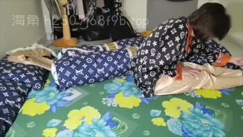 嫂子发情主动舌吻深喉，无套输出，内射，又浪又骚，水又多的嫂子