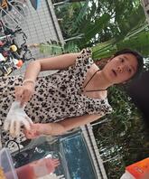 东莞厂门口遇到素颜美女摆摊0