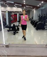 每日锻炼保持身材，晚上妈妈的骚穴保养。2