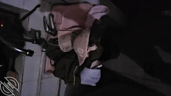 半夜听到妈妈洗澡去拿她的内衣撸2