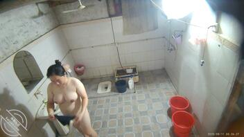 偷拍小舅子老婆洗澡2