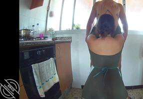 过年和姑姑在厨房里做爱，绝对真实1