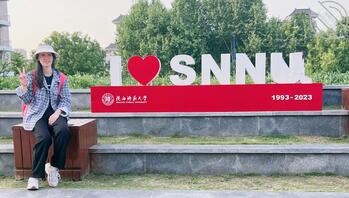 大学同学周静雯白袜照片供海友们辱骂撸管意淫使用～尽情的射给她吧！0