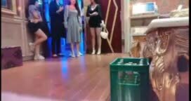 玩归玩闹归闹KTV里别拍照，一人一个少妇上位后入比谁先射