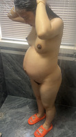 周口郸城的孕妻，洗澡露脸裸拍，孕妇大肚婆就是带劲1