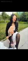 调教微胖少妇1:户外展示开裆丝袜并闻自己内裤