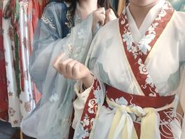 想草妹妹了（不是亲的）但是她对我的态度不热不冷的，有没有人出个主意0