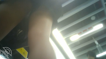 原创抄底：一个黄格子JK一个黑色包臀裙