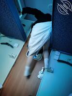 少妇火车卧铺下床裙子被勾向我求助1