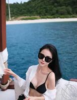 同事发来的旅游照，说老公拍得不好看下次让我帮忙拍