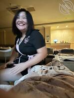 去浴室洗澡，在休息区碰到的老骚货1