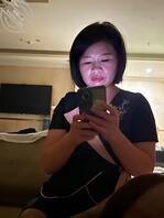 去浴室洗澡，在休息区碰到的老骚货2