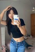 老哥计划把自己的帕萨特升级一下奔驰E,前两天看车的时候就是这个妹子接待0