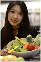 露脸反差婊曝光 成熟知性御姐 被金主各种凌辱喝尿 各种舔脚服侍男主人 1