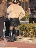 公园偷拍黑丝熟妇2